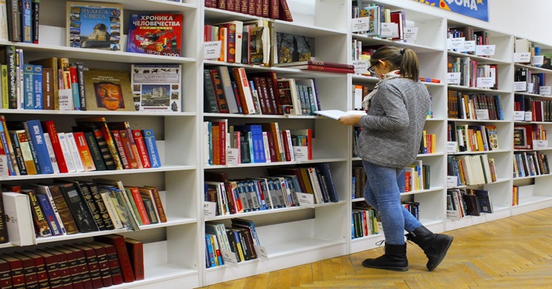 9 Must-Read Books to Gift Your Bibliophile Best Friend Today 9 Must-Read Books to Gift Your Bibliophile Best Friend Today